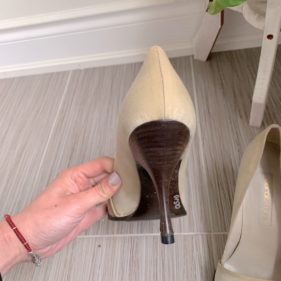 Vintage fabric pumps with button detail - Picture 5 of 6